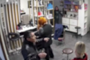 «Не нада мнэ рукам махат»: кавказец разгромил питерский салон красоты, требуя срочно его подстричь