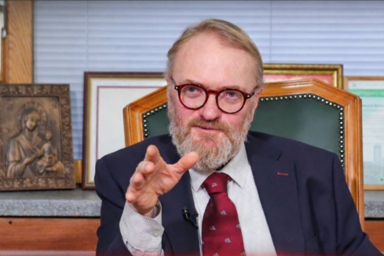 «Пусть очистятся от скверны»: депутат Милонов предложил отправлять на карантин эвакуированных из Дубая эскортниц