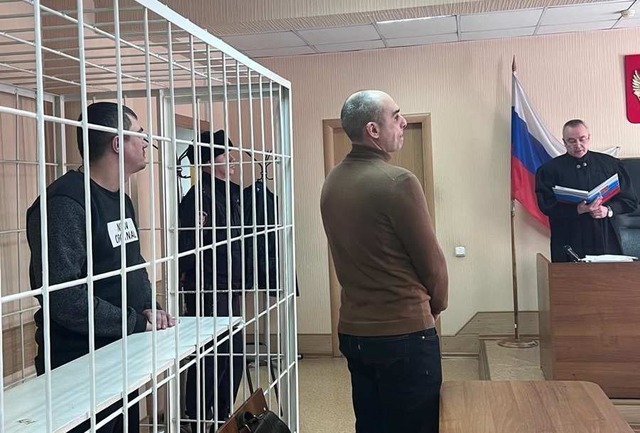 «Плати или сядешь»: экс-полицейского осудили за вымогательство денег у мигранта