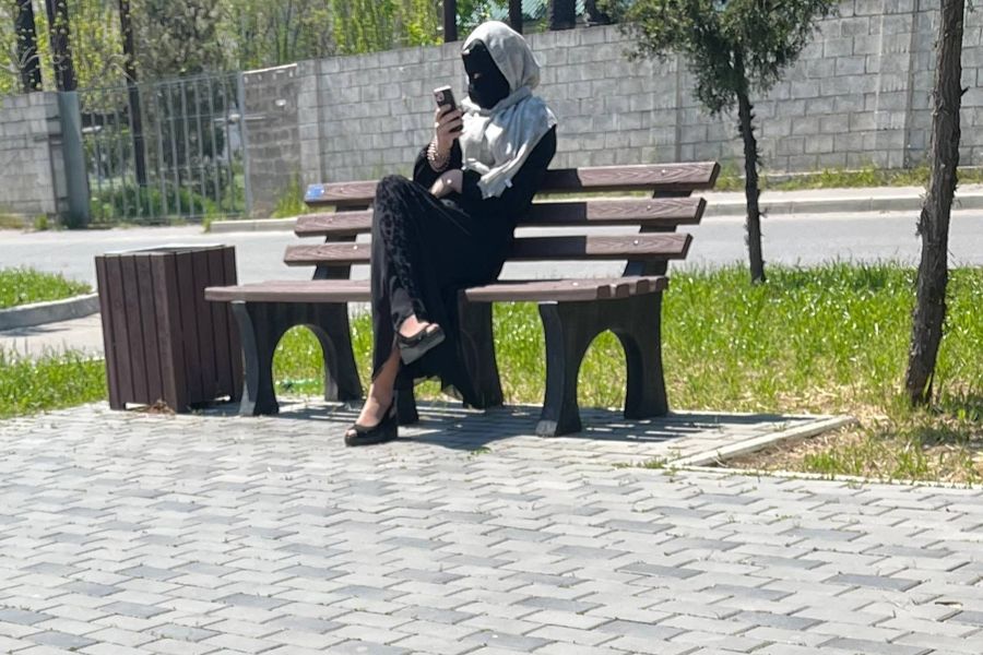 «С девушкой встретиться»: дагестанец переоделся в женщину в никабе, чтобы пойти на свидание втайне от супруги