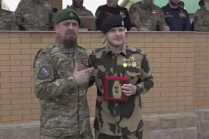 «В знак признания заслуг»: 18-летнему Адаму Кадырову вручили очередную медаль