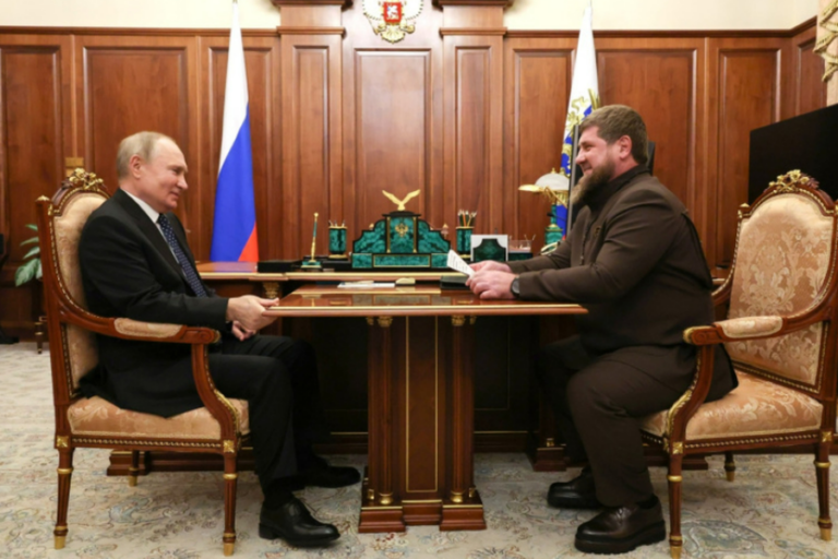 Путин выразил надежду, что жители Чечни поддержат Кадырова на предстоящих выборах, и пожелал ему успехов