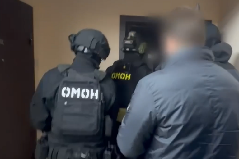 «Помогал мигрантам»: замначальника полиции Красноярска задержали по подозрению в коррупции