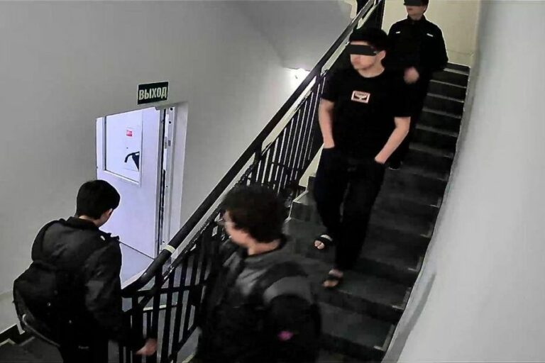 «Мальчик в реанимации»: подростки-мигранты зверски избили школьника в Подмосковье
