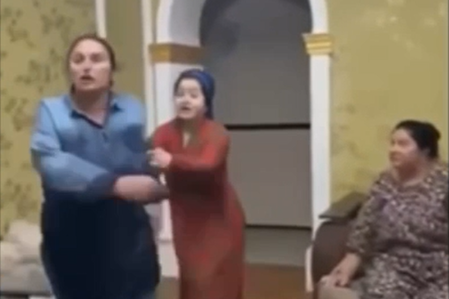 «Снимай нас, стриптизёрша!»: цыгане толпой избили врачей скорой помощи за попытку оформить отказ от госпитализации