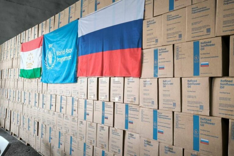 «Будем помогать столько, сколько нужно»: Россия передала школам Таджикистана более 250 тонн продуктов