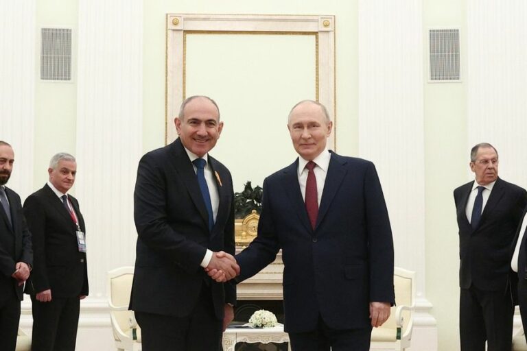 «Давайте жить дружно»: Путин поздравил Пашиняна с днём рождения