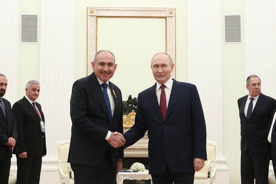 «Давайте жить дружно»: Путин поздравил Пашиняна с днём рождения