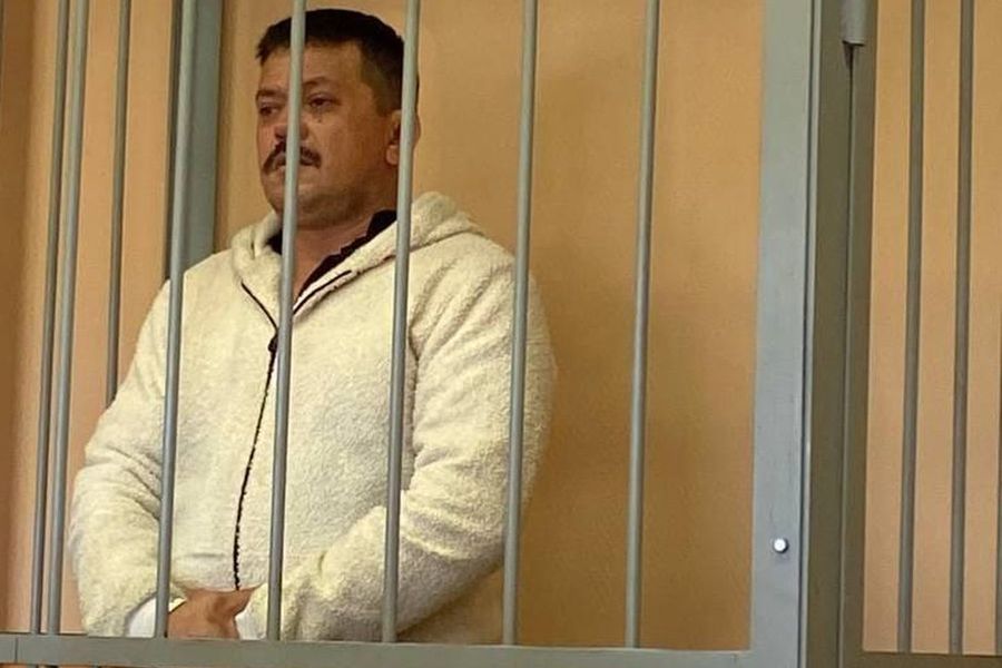 «Хотел укрыть её от дождя»: мигранту вынесли приговор за похищение школьницы в Петербурге