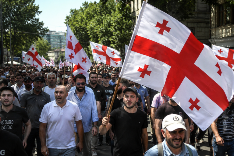 «Мы не позволим унижать грузин!»: после избиения в отеле украинской туристки в Грузии прошли антироссийские митинги