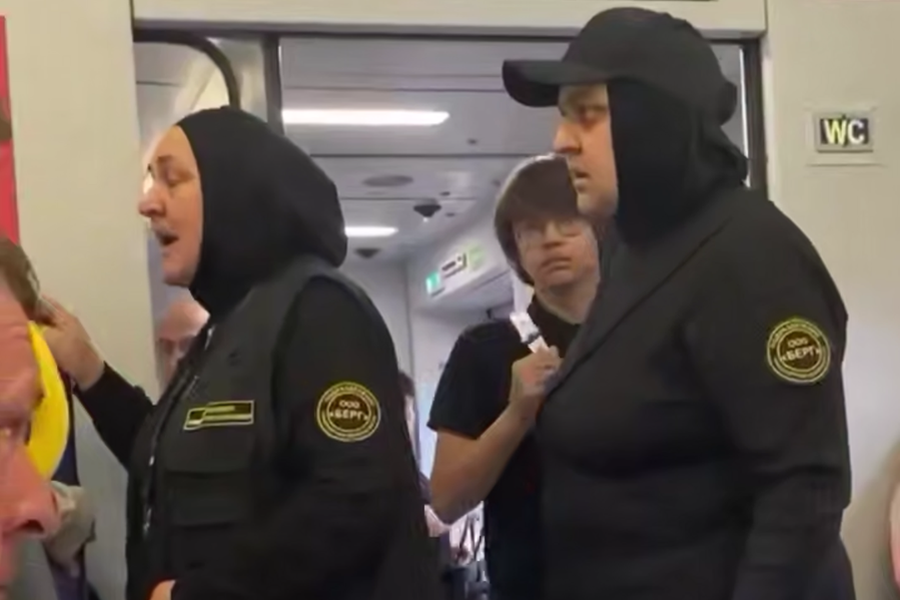 «Это что за шариатские патрули на общественном транспорте?»: контролёрш в хиджабах уволили после нападения на подростков в электричке