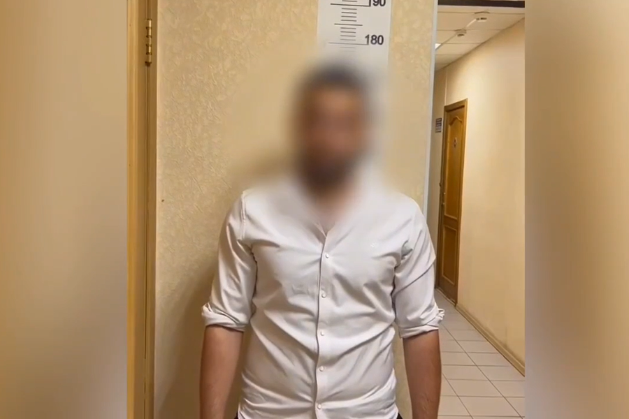 Плевался и грозил расправой: в Оренбурге покупатель устроил пьяный дебош из-за старого конфликта с продавцом