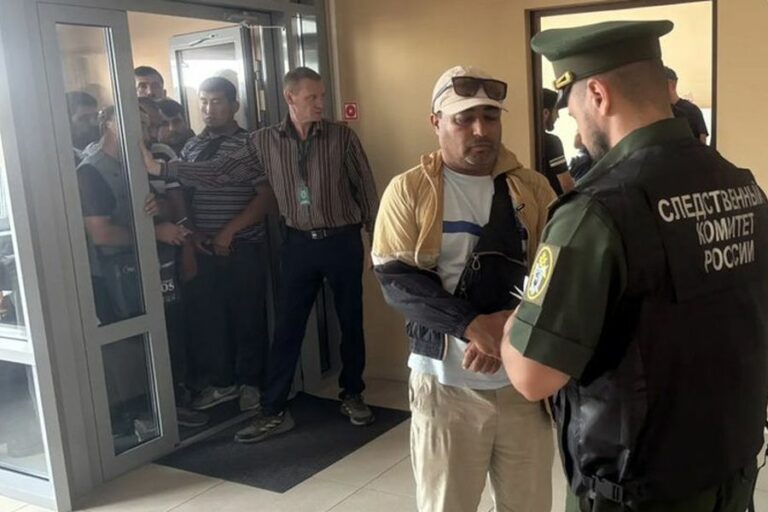 «Вдруг вспомнили русский»: новосибирские силовики устроили облаву на мигрантов-нелегалов в «Азии-Сибирь»