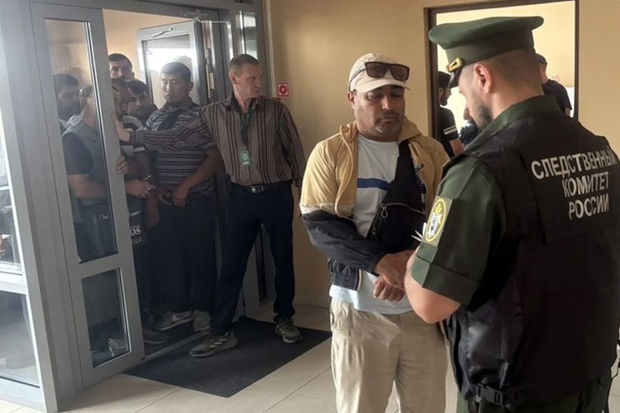 «Вдруг вспомнили русский»: новосибирские силовики устроили облаву на мигрантов-нелегалов в «Азии-Сибирь»