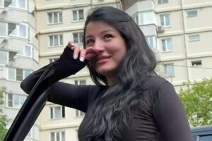«Спортивный интерес»: женщина на Mercedes без номеров устроила гонки с гаишниками по Москве и насобирала 28 протоколов