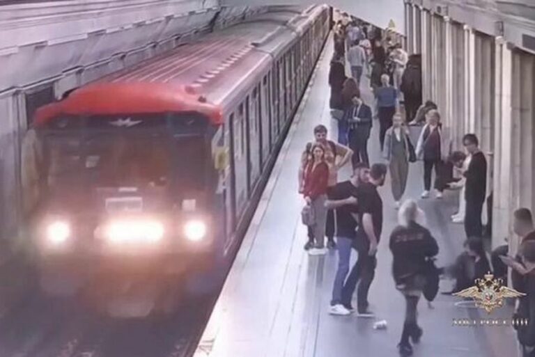 «У неё были чёрные глаза»: в московском метро приезжий напал на девушку из-за цвета её линз