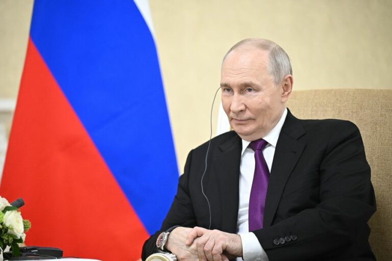 Владимир Путин дал гражданство России 26 иностранцам