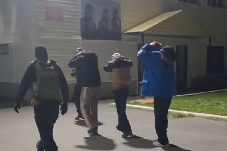 «Прятались в России»: в ХМАО нелегальные мигранты поселились в пустующей мечети